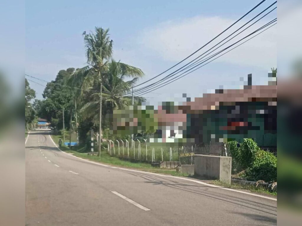 Rumah kampung terbiar jadi sarang judi?