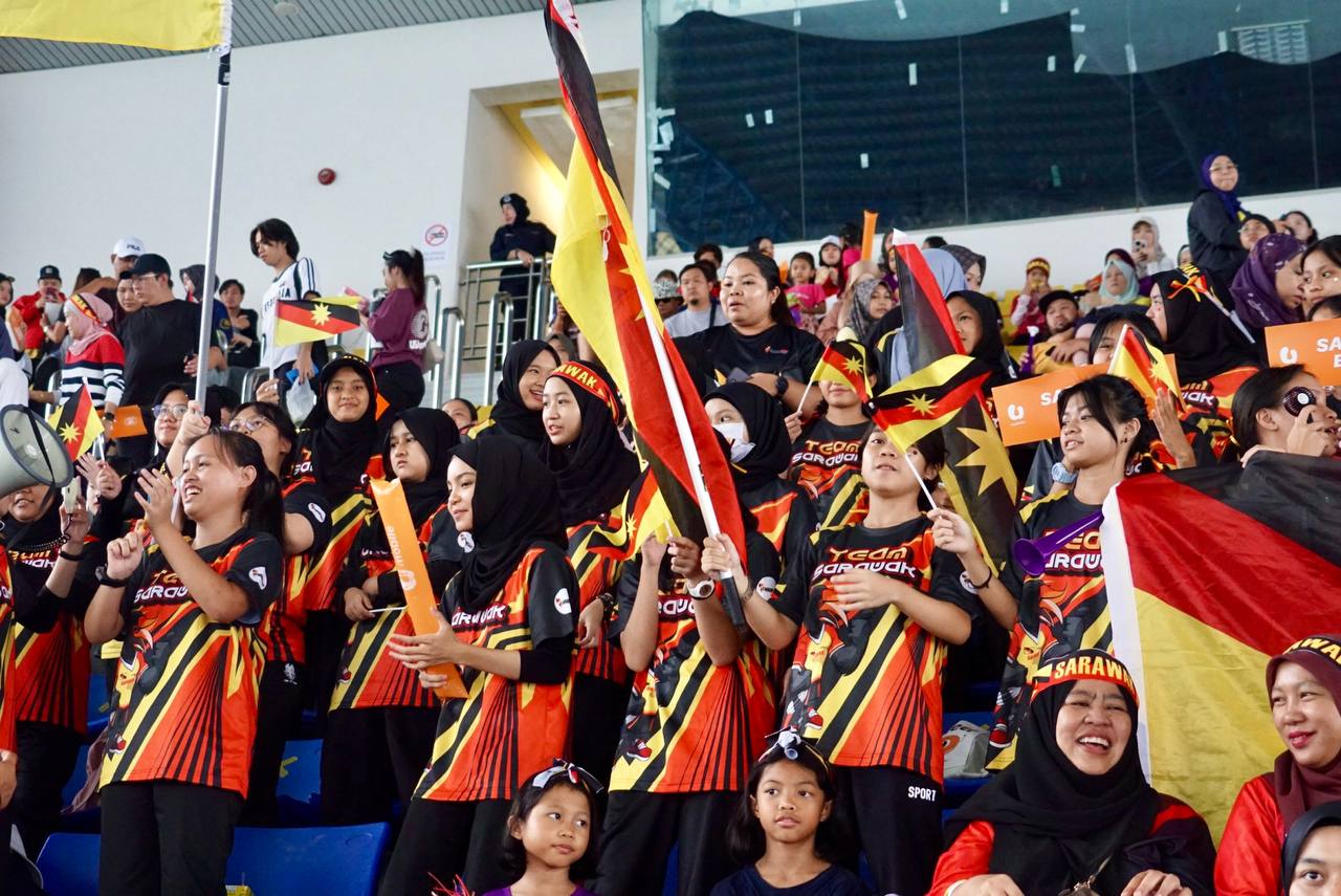 Pasukan sorak SUKMA Sarawak naikkan semangat patriotik dalam sukan