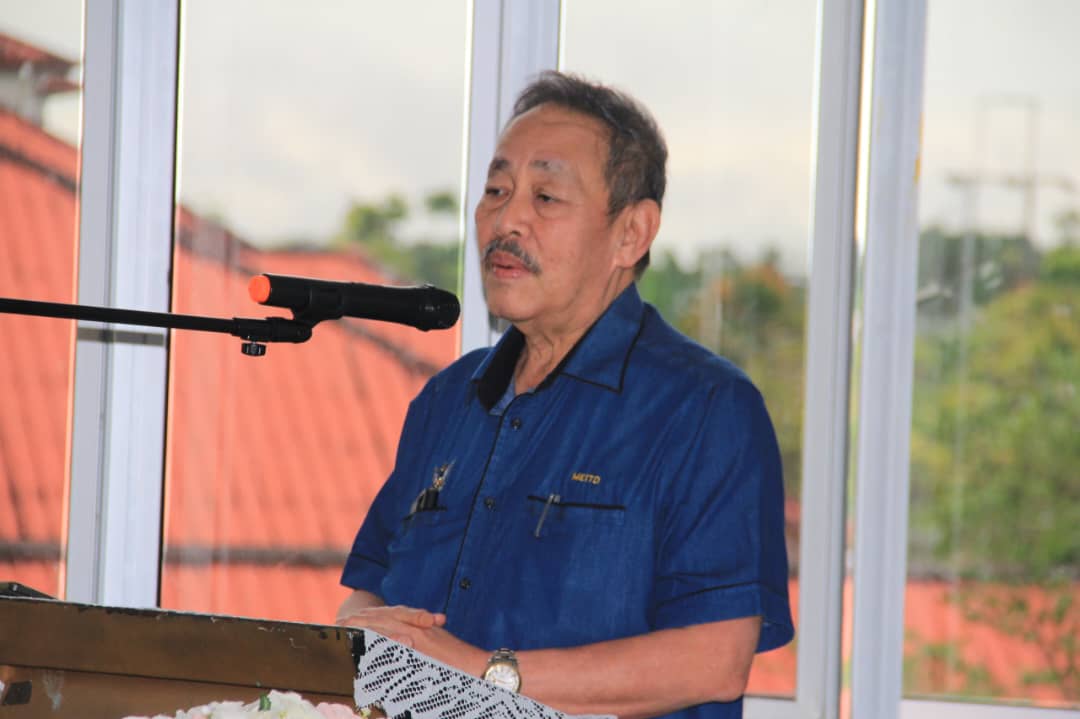 Pelajar SMK Senibong dibekalkan jaket keselamatan – Roland Sagah