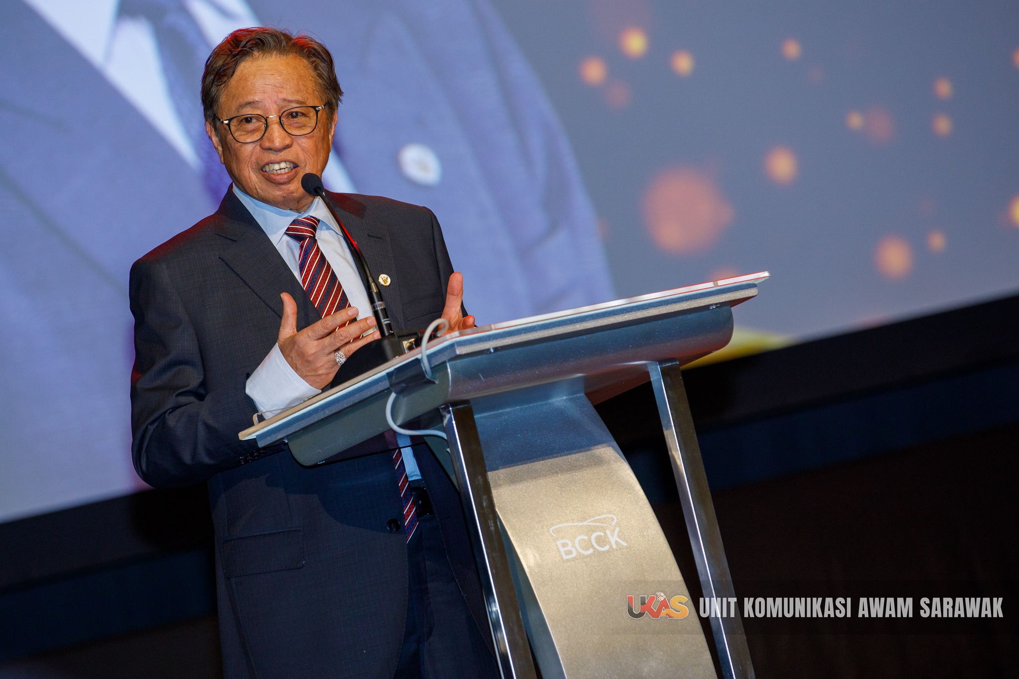 Sarawak salur RM22 juta untuk sekolah Cina – Abang Johari