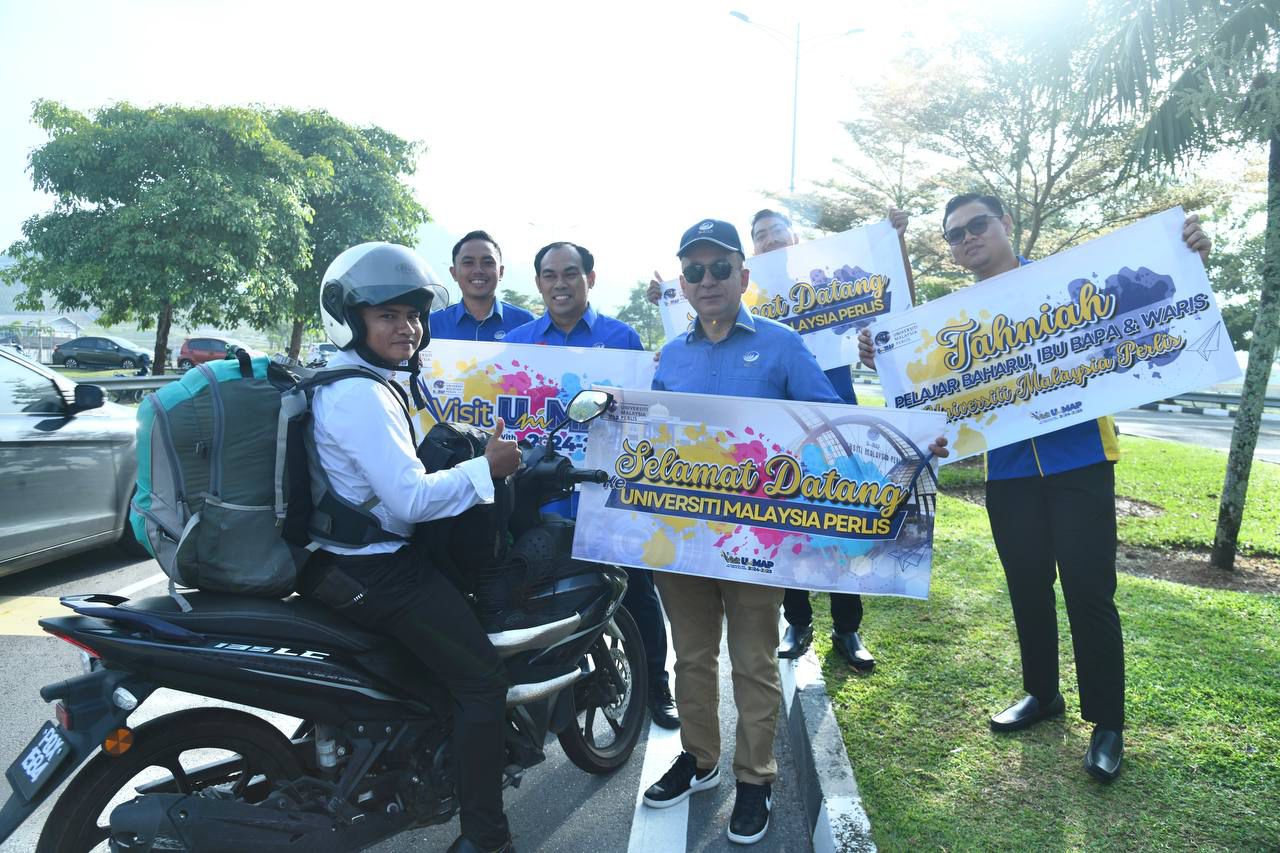 Bermotosikal lebih 100km untuk daftar di UniMAP