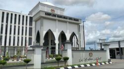 Buruh didakwa rompak barangan kemas RM100,000 guna senjata