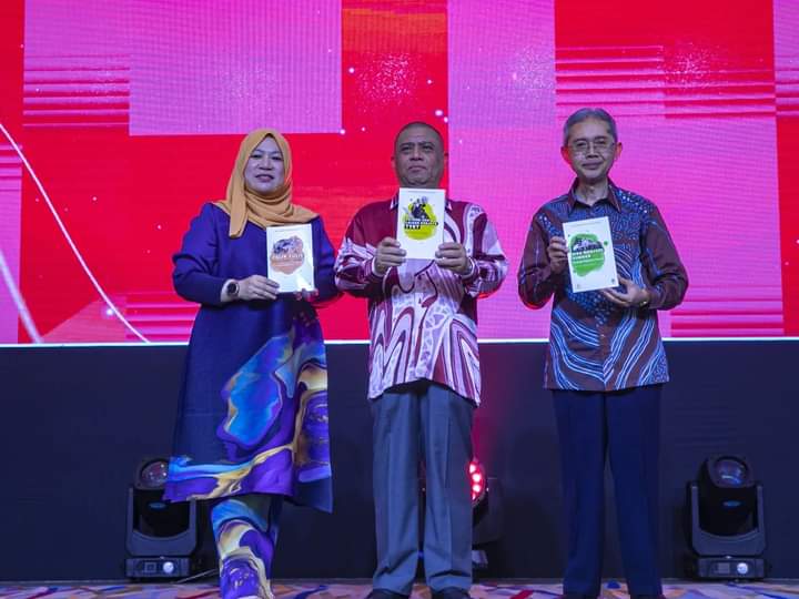 Tiga buku dilancar, Perak sahut saranan PMX
