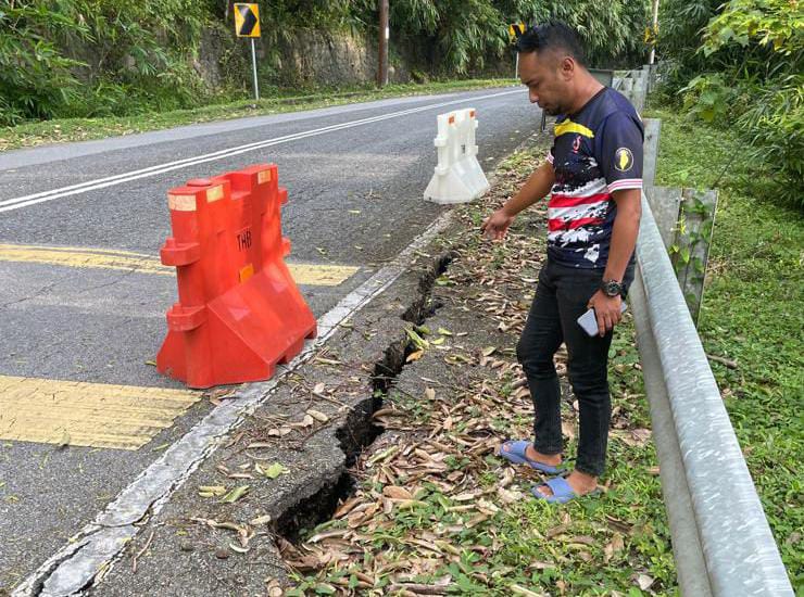 Rekahan pada bahu jalan, penduduk Wang Kelian mohon  tindakan segera