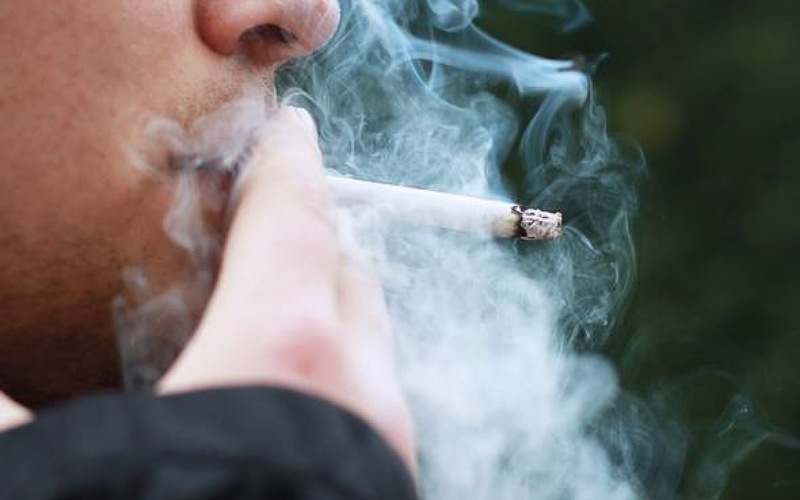 ‘Henti jual rokok di kedai mamak’