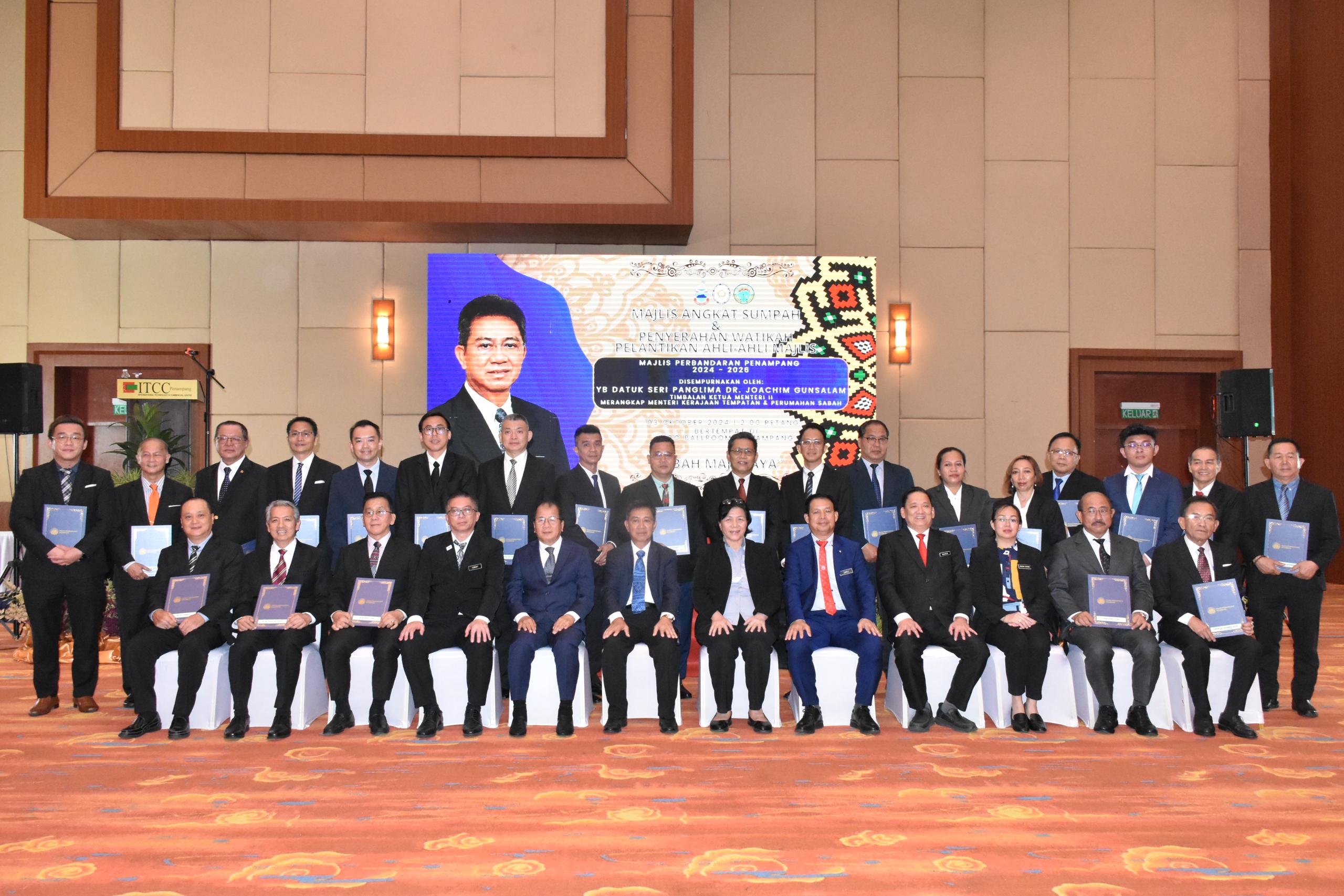 MPPg kaji, pertimbangkan untuk turun caj letak kereta  – Francis