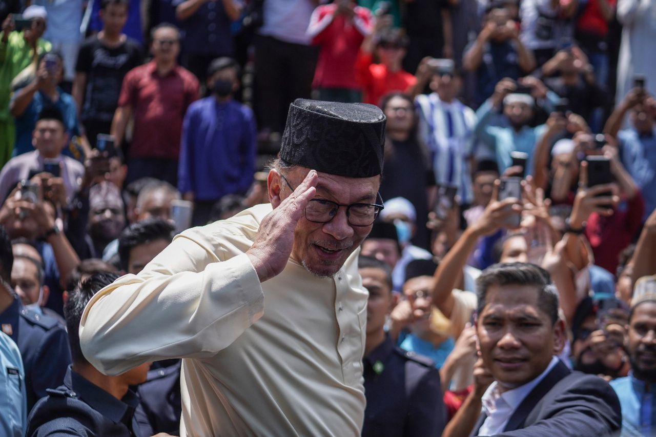 Semua Menteri, TImbalan Menteri diarah bantu urus banjir, cuti beku – PM