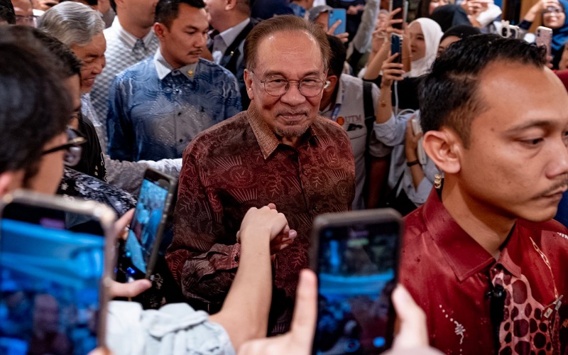 Anwar ambil maklum kebimbangan pelajar tak dapat biasiswa