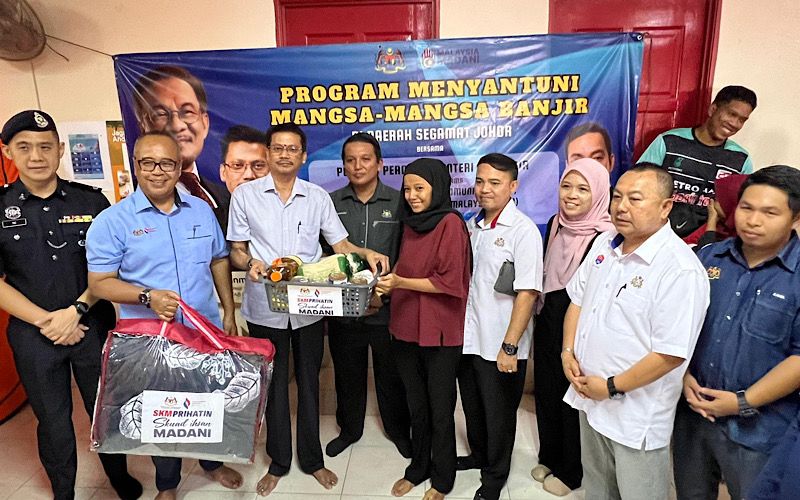 PMX sampaikan sumbangan kepada mangsa banjir di Segamat