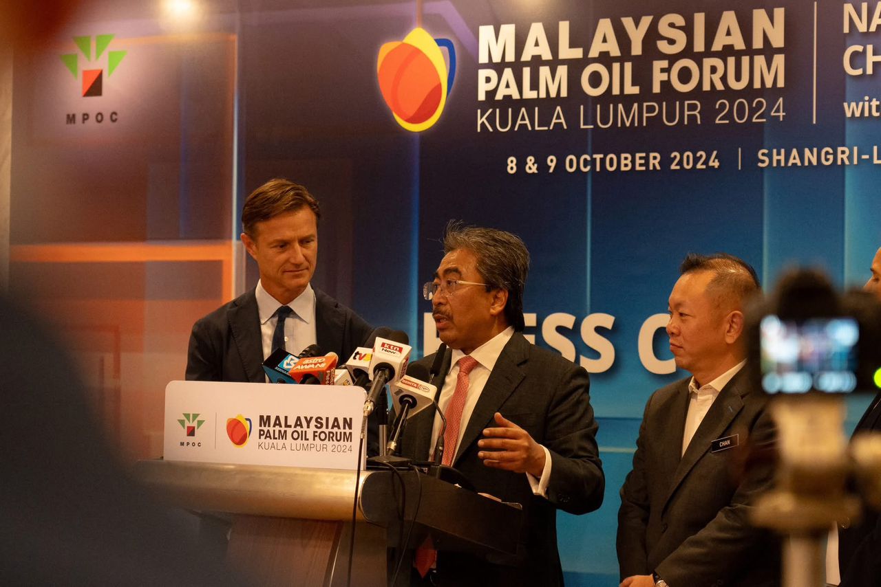 Industri sawit Malaysia kekal berdaya saing – Johari