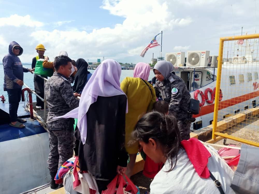 180 PATI warga Filipina dihantar pulang melalui ICQS Lahad Datu