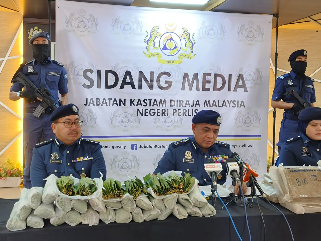 Kastam rampas ganja, ketum bernilai RM95,400