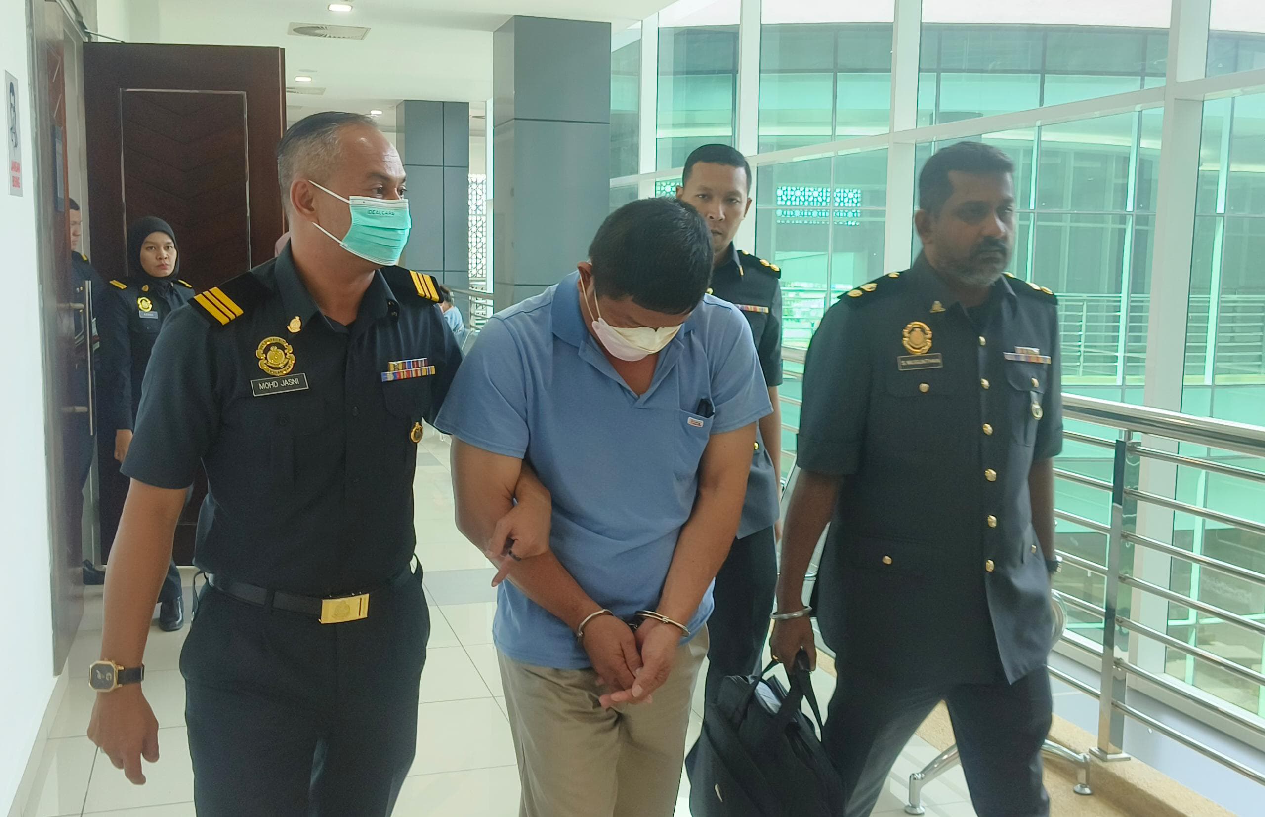 Pemandu lori didenda RM20,000 miliki petrol, diesel tanpa lesen