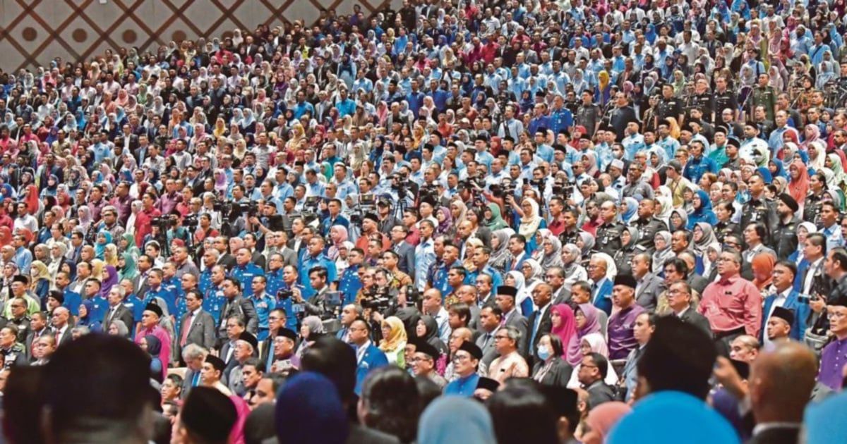 Gaji SSPA naik: Penjawat awam diingatkan tak buat pinjaman tak perlu – Cuepacs