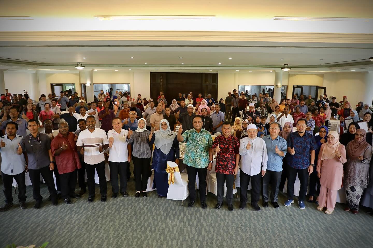 Reezal Merican taja 10 peratus caruman SKSPS kepada 500 peniaga, penjaja Kepala Batas