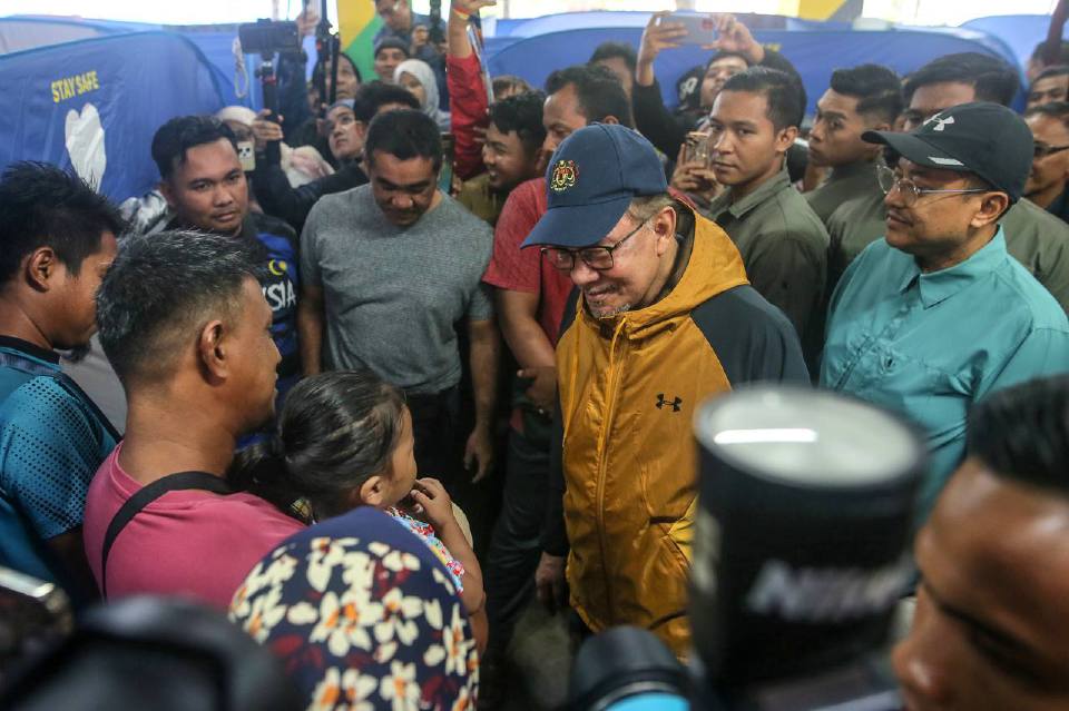 RM50 juta peruntukan tambahan segera untuk Kelantan, Terengganu – Anwar