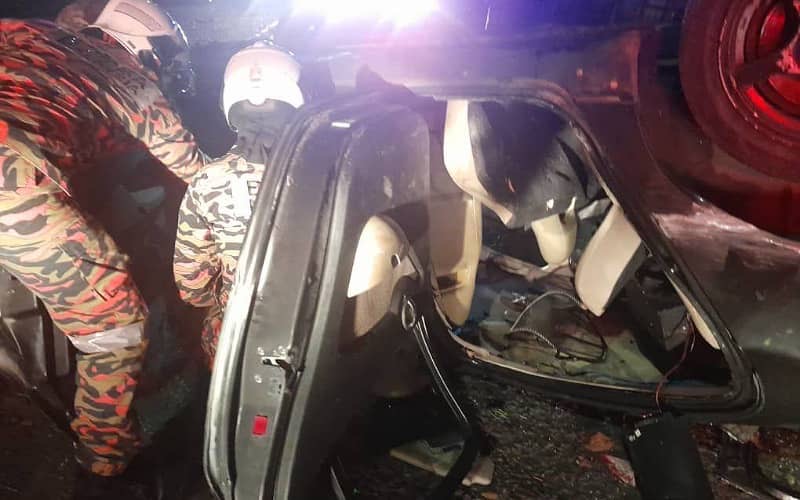 Lelaki cedera parah tersepit, tiga wanita cedera kenderaan dinaiki terbabas
