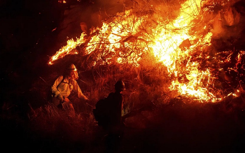 Angin Santa Ana cetus siri kebakaran hutan baharu