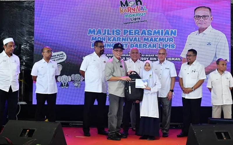Kerajaan Pahang sedia RM9 juta untuk pelajar sekolah