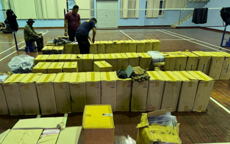 Dua ditahan, ESSCOM rampas rokok, tembakau seludup hampir RM872 ribu
