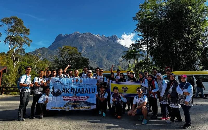 Ahli Puspanita MARISA, anggota Maritim Malaysia Sabah, WP Labuan tawan Gunung Kinabalu