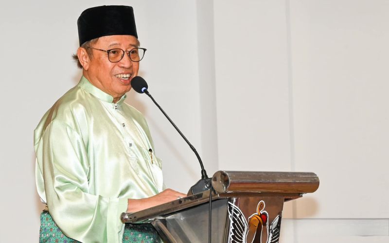 Teknologi AI perlu selari dengan tuntutan agama, nilai moral yang tinggi – Abang Johari