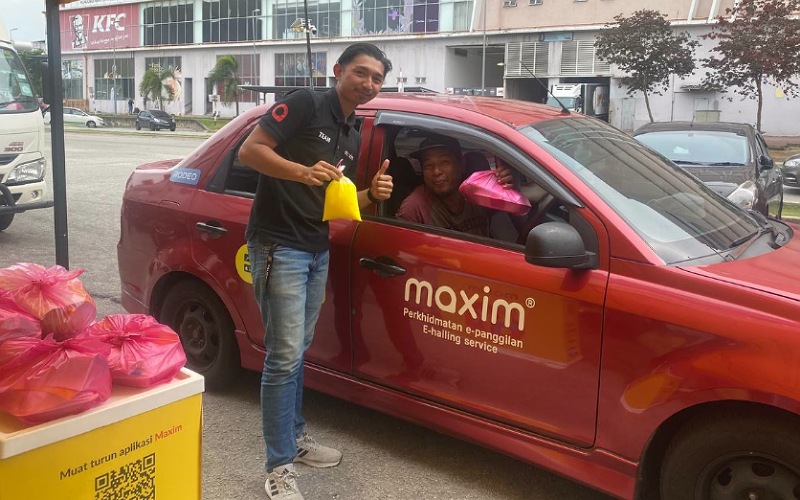 MAXIM agih pek berbuka kepada pemandu