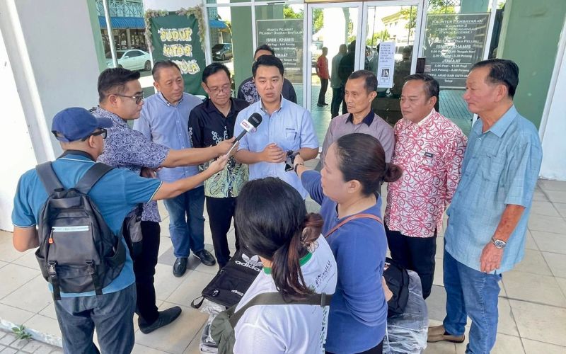 King Sing sumbang 3,000 beg sekolah untuk pelajar terjejas akibat banjir