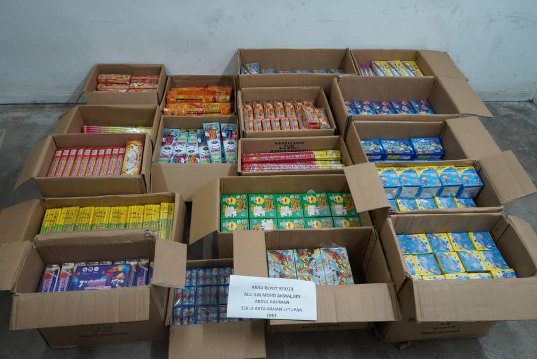 Akibat mercun, atuk kecewa cucu dah tak boleh jadi askar