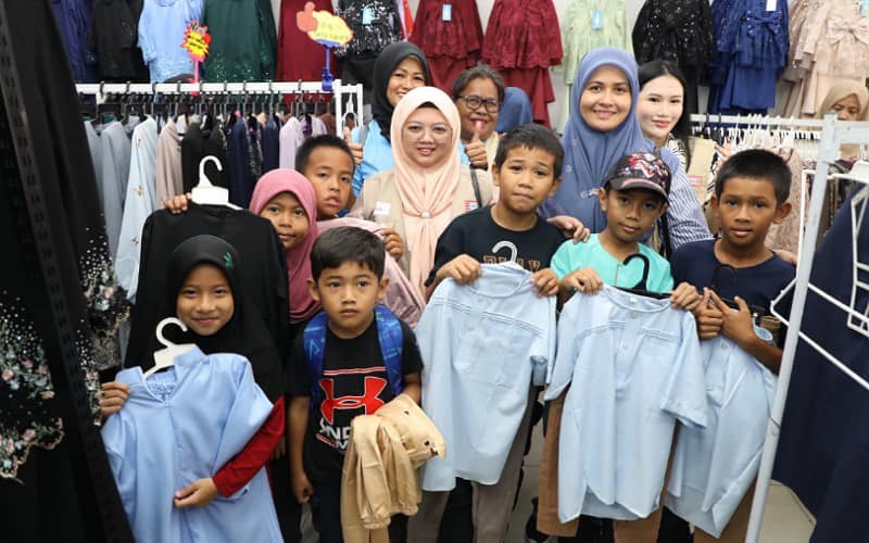 Harapan Rakyat rai 70 anak yatim, asnaf beli baju raya dan buka puasa