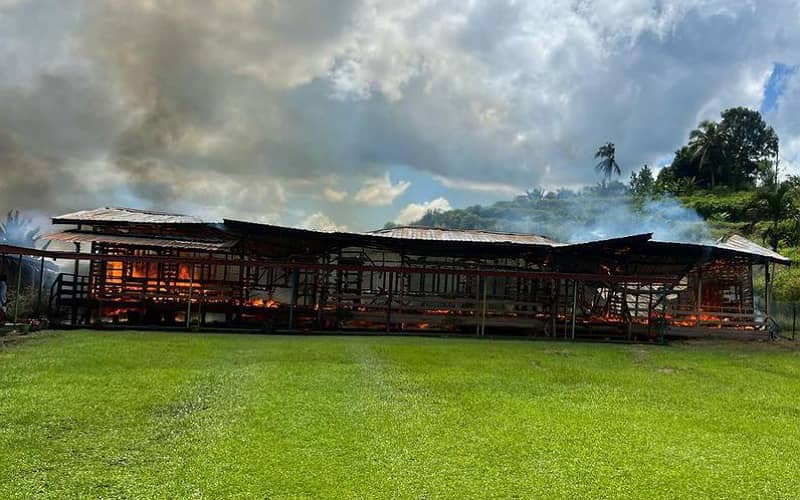 Tindakan pantas guna 60 pemadam api padam kebakaran dewan SK Amalania