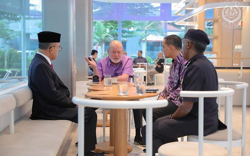 Agong luang masa santap bersama MB Johor
