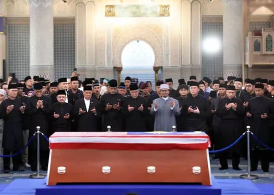 PM beri penghormatan terakhir kepada Pak Lah di Masjid Negara