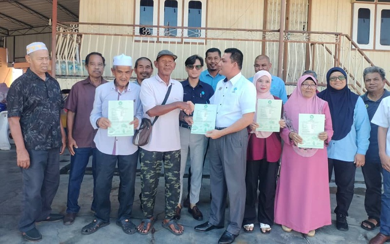 Hasrat 4 keluarga miliki geran tanah jadi kenyataan selepas 40 tahun