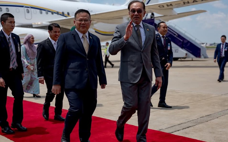 Anwar mula lawatan kerja 2 hari di Bangkok