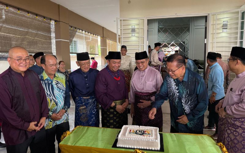 Majlis Rumah Terbuka Ahli Parlimen Sibuti meriah dengan suasana tradisi raya Sarawak 