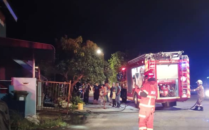 Tujuh sekeluarga selamat, kediaman 40 peratus terbakar