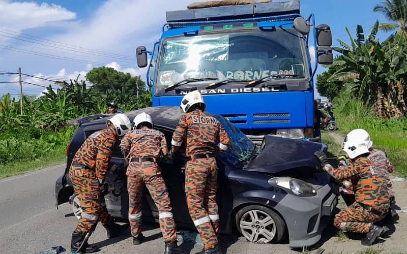 Wanita maut kemalangan tiga kenderaan di Lahad Datu