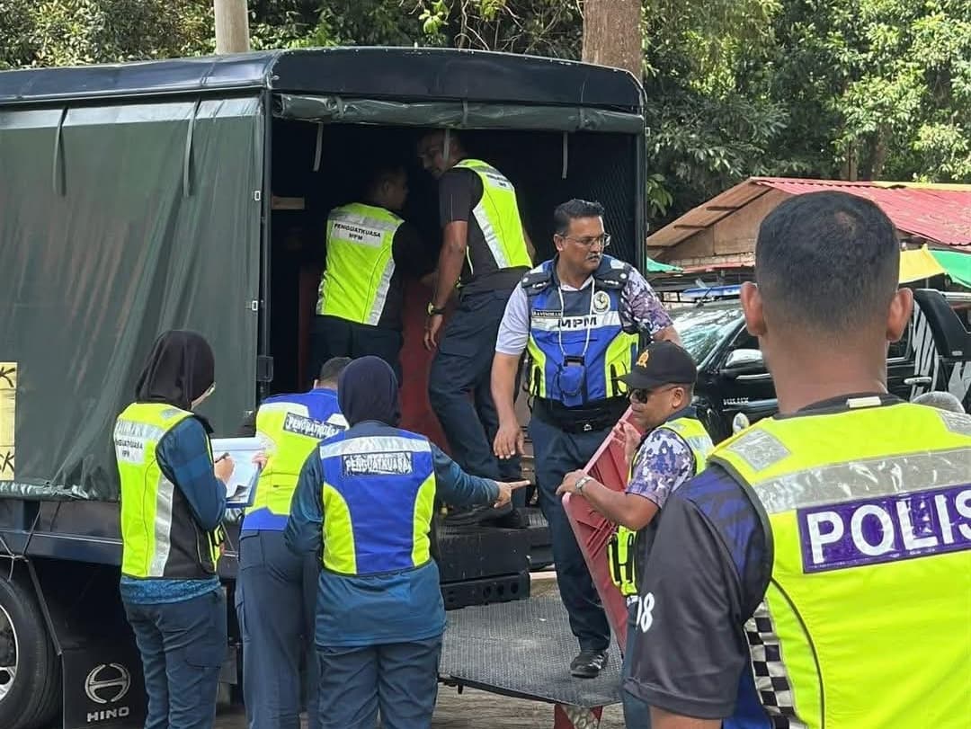 MPM sita lebih 200 kerusi sewaan haram di Pantai Teluk Senangin