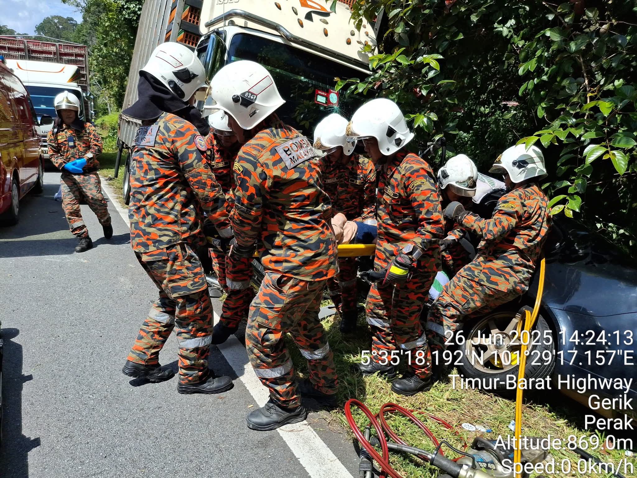 Warga emas maut, dua cedera dalam nahas kereta dan lori di JRTB