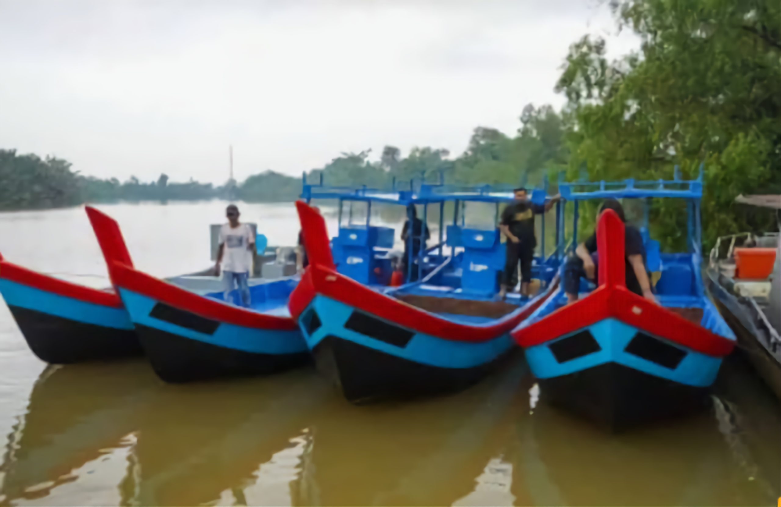 SIMP bantu enam nelayan terima bot dan enjin baharu