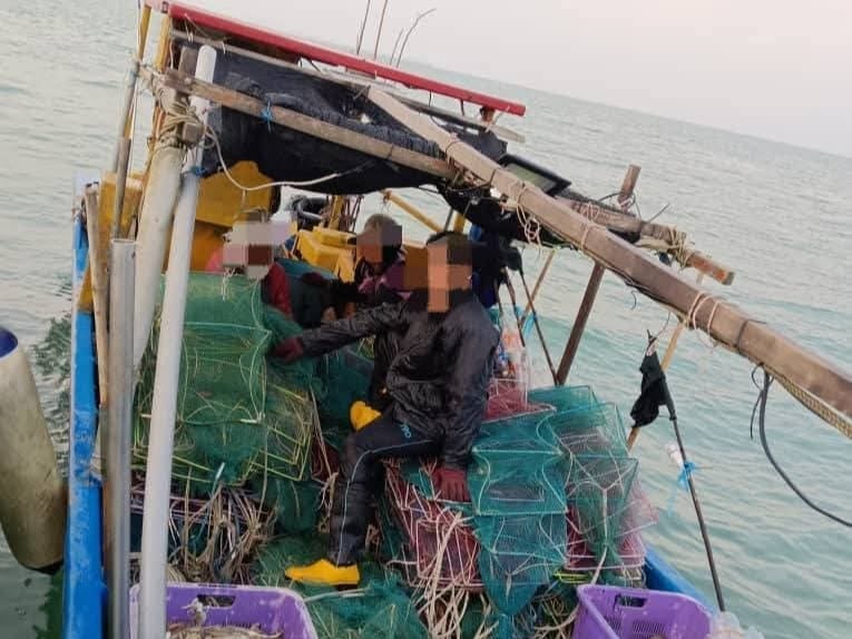 Maritim Perak tahan bot, 80 unit bubu naga dirampas