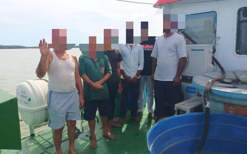 Bot tunda, tongkang guna kru asing tanpa permit ditahan