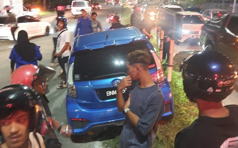 Myvi langgar lampu merah, rempuh tiga motosikal