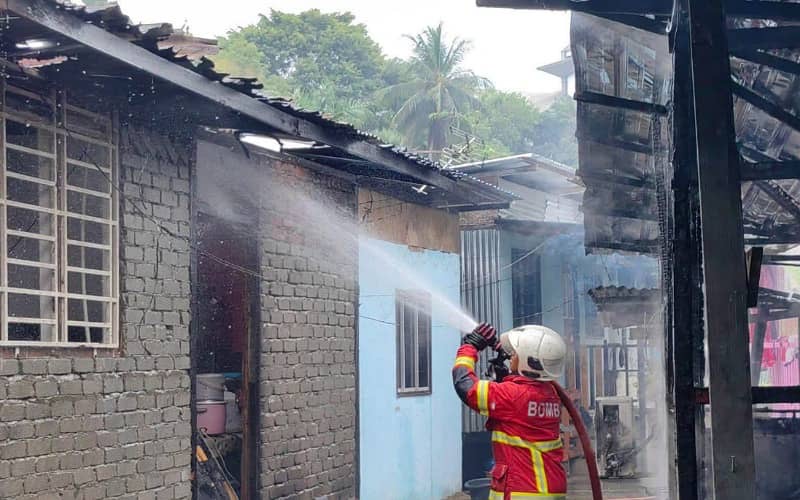 Tindakan pantas bomba kawal kebakaran selamatkan 50 rumah