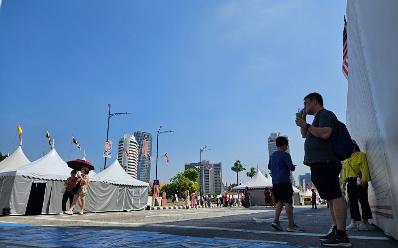 Dataran Merdeka dijangka dipenuhi ‘lautan putih’, pelancong bukan Islam teruja sertai Karnival Sumud Nusantara