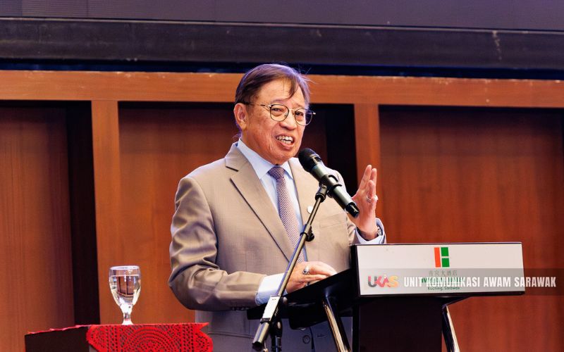 Abang Johari enggan komen kenyataan Rafizi isu PETROS-Petronas 