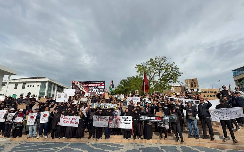 Panas terik tidak halang orang ramai solidariti untuk Zara Qairina