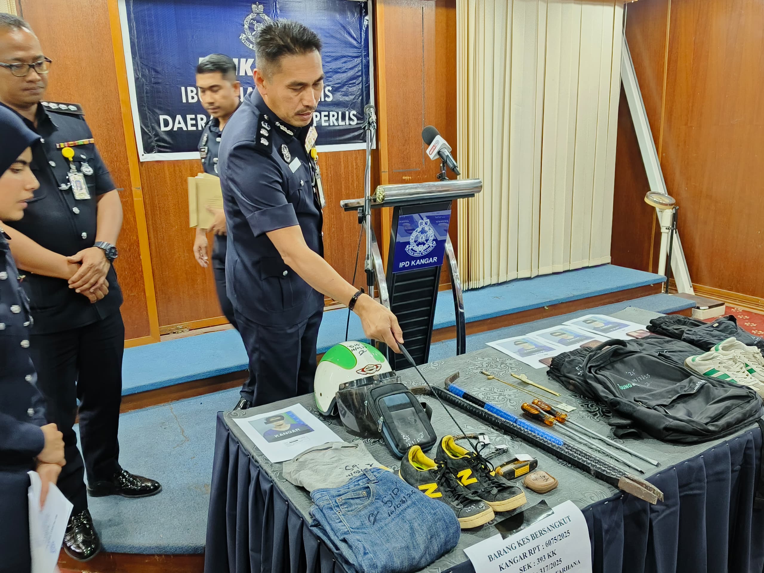 Polis berkas buruh binaan cuba samun kedai ayam goreng