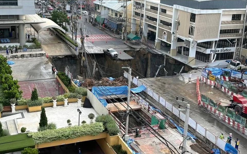 Lubang benam ‘muncul’ tengah pusat bandar Bangkok
